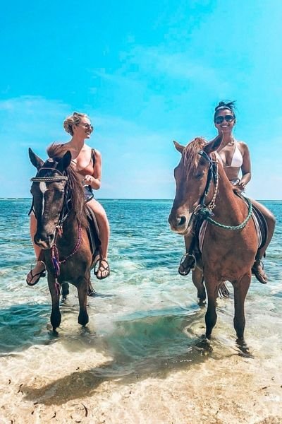 Beach horse ride Gili Trawangan cruise excursion