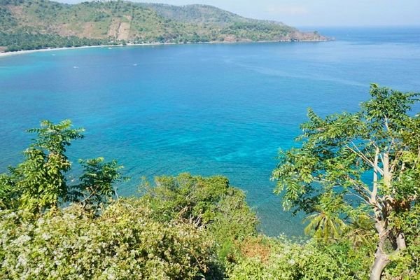 Scenic coastal drive to Senggigi