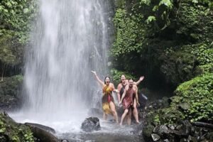benang kelambu vs tiu kelep waterfall