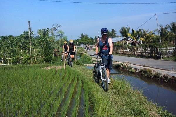lombok sunset biking tour