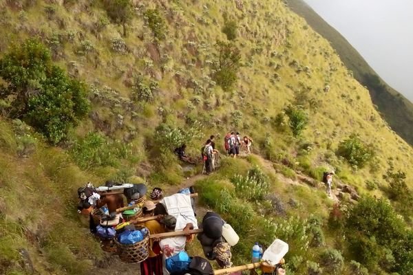 rinjani trekking itinerary