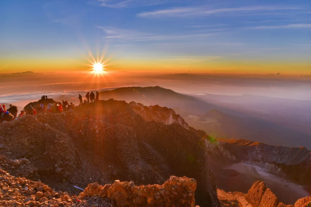 climb Mount Rinjani