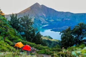 how high is Mount Rinjani