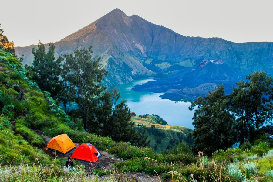how high is Mount Rinjani