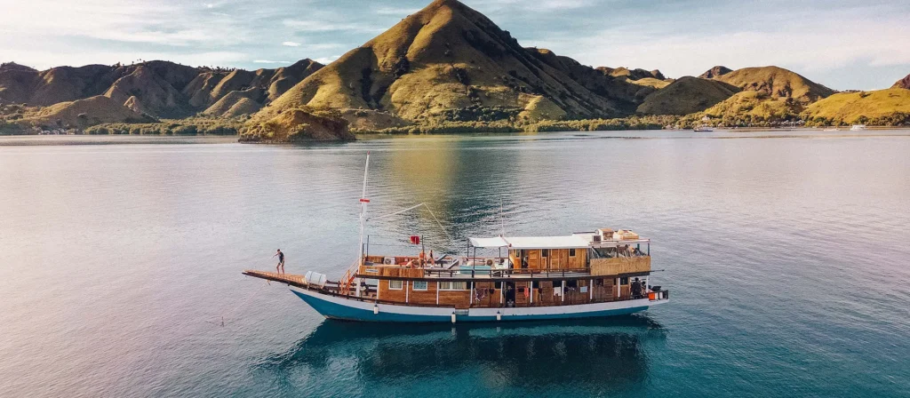 how to get from Lombok to Labuan Bajo