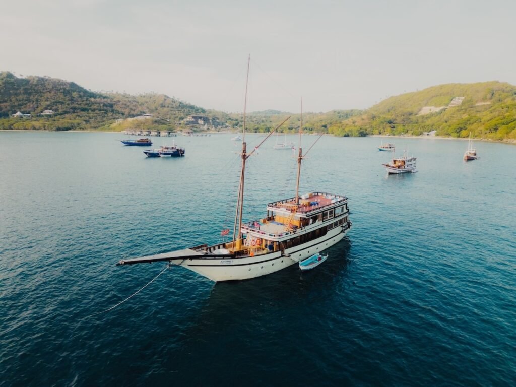 how to get from Lombok to Labuan Bajo