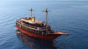 how to get to Komodo Island from Lombok