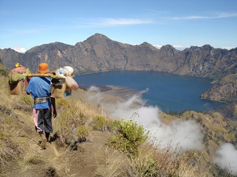 Rinjani porter service guided trip