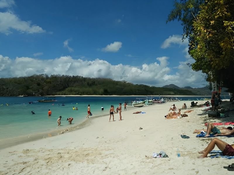 sekotong beach